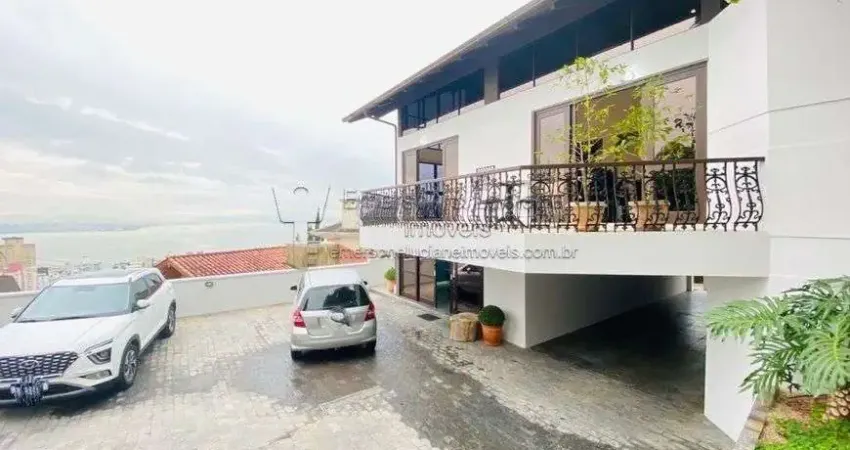 Casa com 5 quartos em Centro, aceita permuta - Florianópolis - SC
