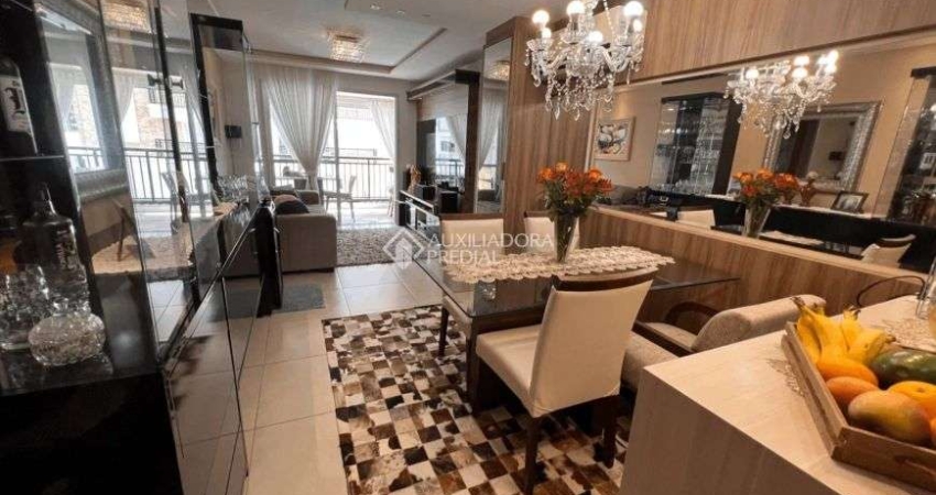 Apartamento com 3 quartos em Abraão - Florianópolis - SC