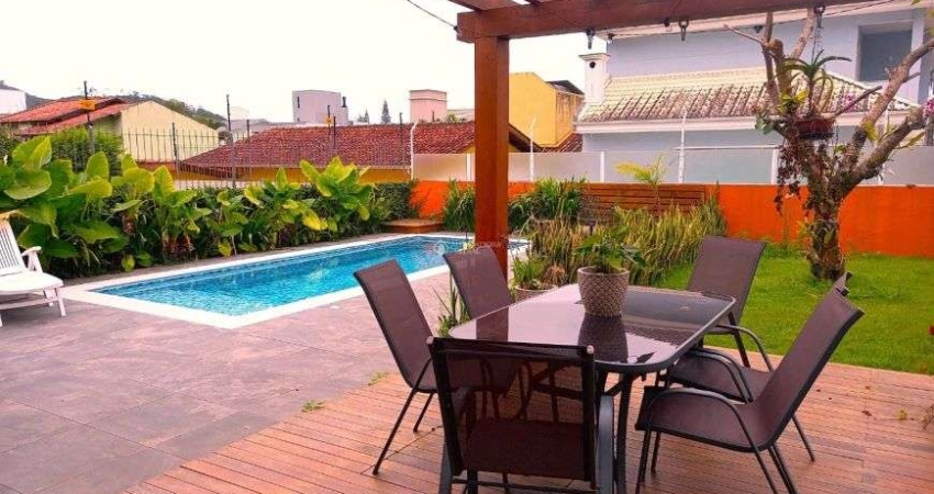 Casa com 3 quartos em Itacorubi - Florianópolis - SC