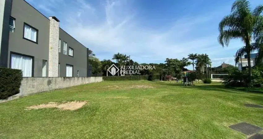 Terreno com 450 metros quadrados em Jurerê - Florianópolis - SC