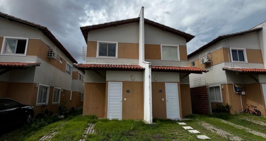 CASA DUPLEX À VENDA: CONFORTO E ESPAÇO EM DOIS PAVIMENTOS.