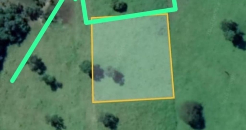Vendo terreno , lugar tranquilo e bom para investimento.