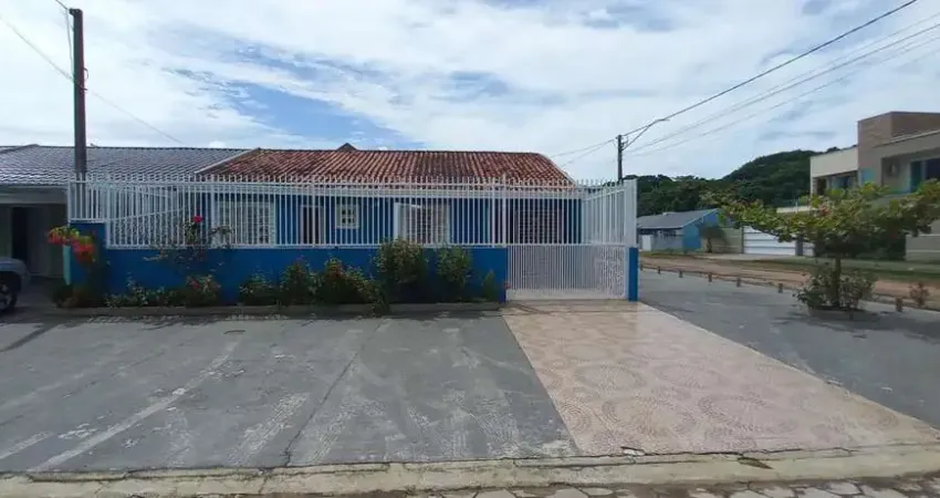 Casa para Venda em Guaratuba, Brejatuba, 3 dormitórios, 1 suíte, 1 banheiro, 2 vagas