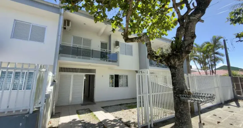 Casa com 3 quartos para alugar na Rua Cornélio Procópio, 167, Balneário Eliane, Guaratuba