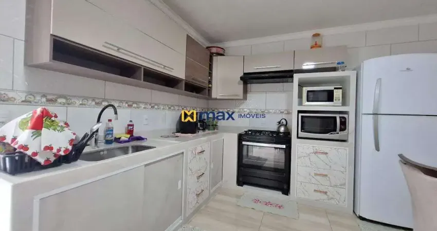 Casa ampla com 3 quartos à venda no bairro Espinheiros em Itajaí