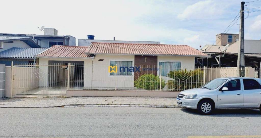 Casa ampla com 3 quartos e espaço gourmet à venda no bairro Cordeiros em Itajaí