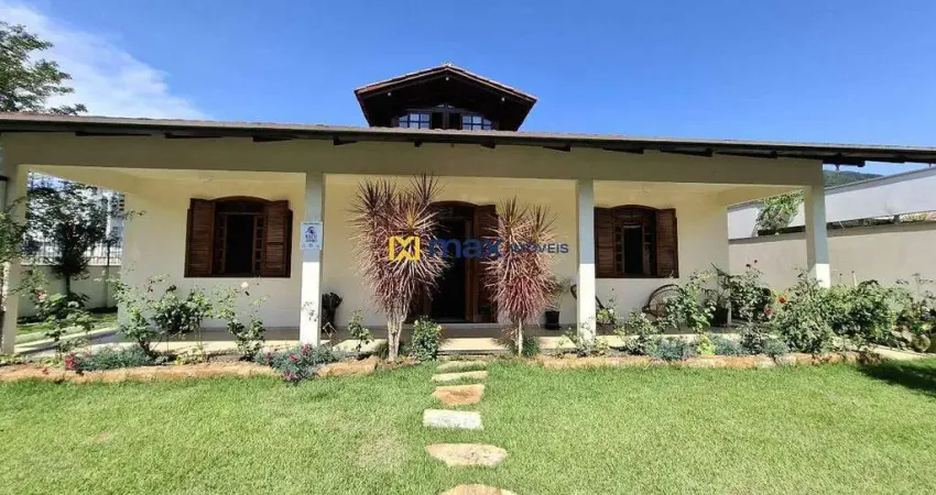 Ampla casa com 3 suítes, AVERBADA, Ressacada, Itajaí