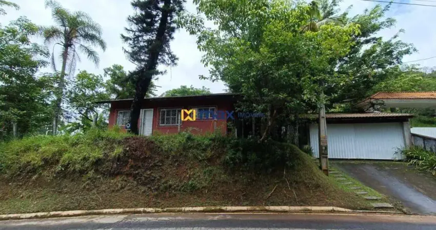 Casa Residencial com 02 Dormitórios, Bairro: Ariribá (Balneário Camboriú).