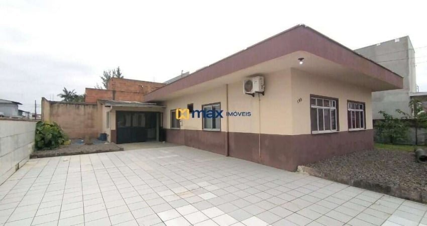 Venda: Casa com amplo terreno de 351m² e 4 dormitórios, Centro, Navegantes