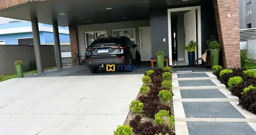Excelente casa ampla, alto padrão com 4 quartos (1 suíte e 2 demi suítes), Santa Regina, Camboriú