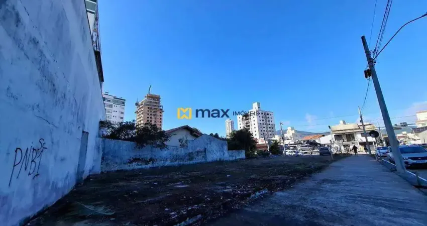 Terreno de esquina com 663m² na Av. Heitor Liberato, São João Itajaí