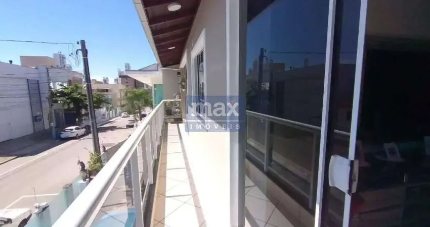 Casa com 8 dormitórios. Nações - Balneário Camboriú.