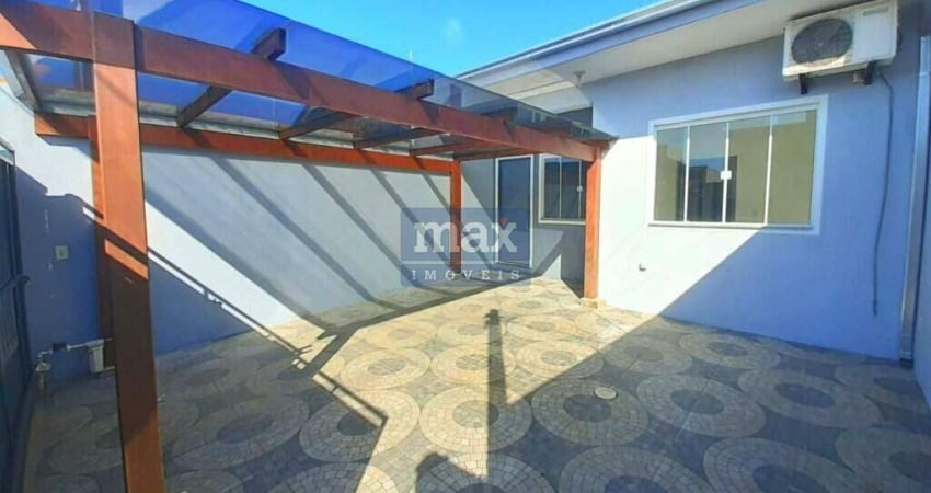 Casa geminada com 2 dormitórios. Bairro: Murta, Itajaí