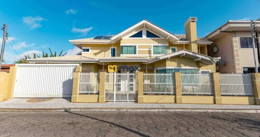 Excelente casa ampla e averbada com 4 quartos (3 suítes) à venda no bairro são joão em itajaí