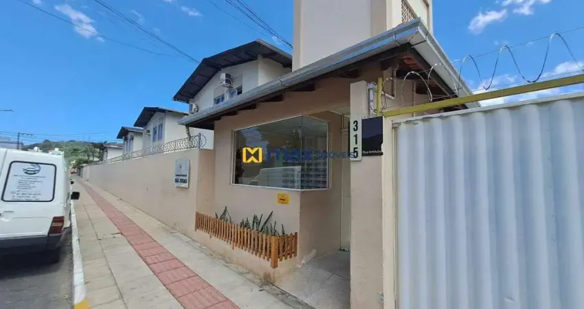 Apartamento mobiliado com 2 dormitórios. bairro: dom bosco, itajaí.