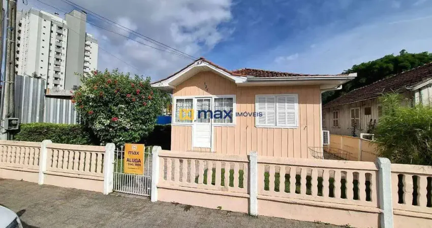 Locação: Casa Residencial 03 dormitórios. Bairro Centro (Itajaí).