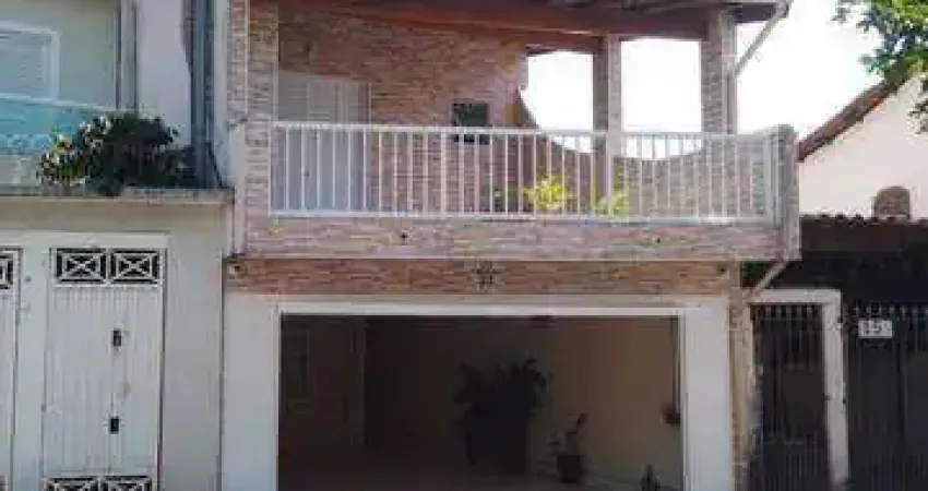 Sobrado a venda, 3 dormitórios (2 suítes), 4 vagas, Jd das Flores