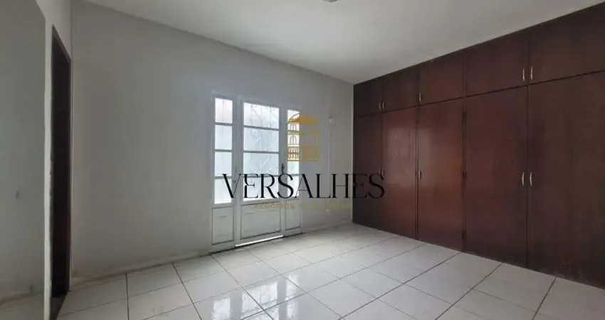 Casa para locação com 4 quartos, 2 banheiros, 300m², no bairro Planalto, com 2 vagas de garagem