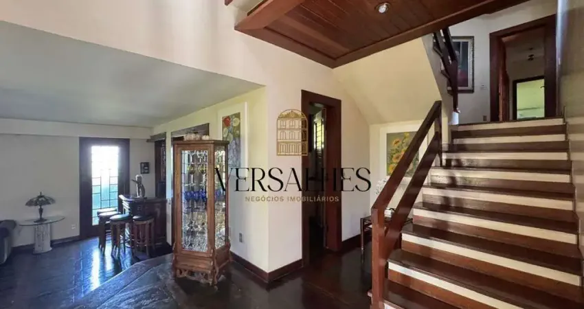 Casa para alugar com 3 quartos, 5 banheiros, 3.000m², no bairro São Luiz, com 4 vagas de garagem