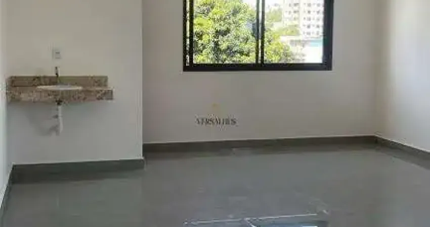 Sala comercial com 43 m², 2 banheiros, localizada no bairro São Luiz