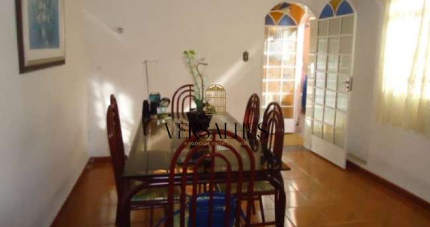 Casa com 2 residências independentes à venda no Nova Floresta – 416m², 4 quartos, 2 vagas