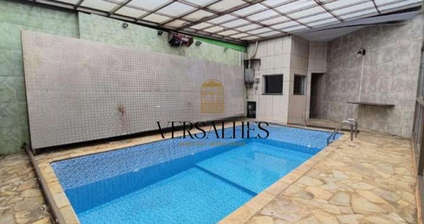 Casa para locação no bairro Santa Cruz com 375 m² e área de lazer com piscina aquecida