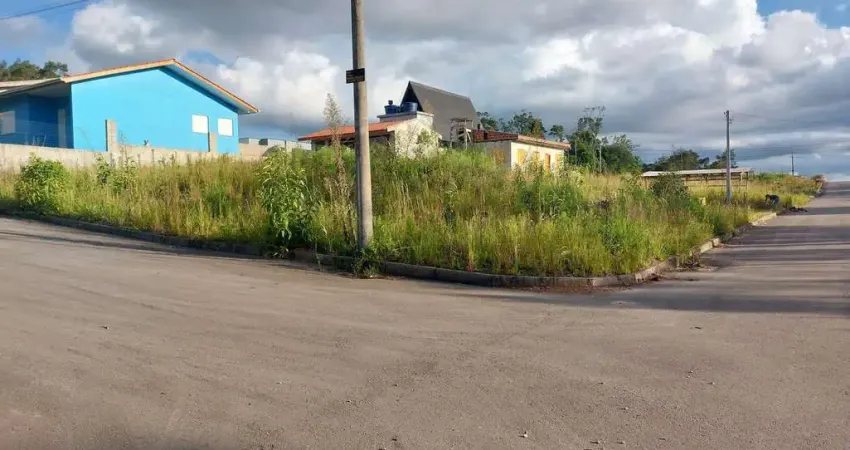 A vantagens de comprar um terreno é de criar o projeto que você quiser.