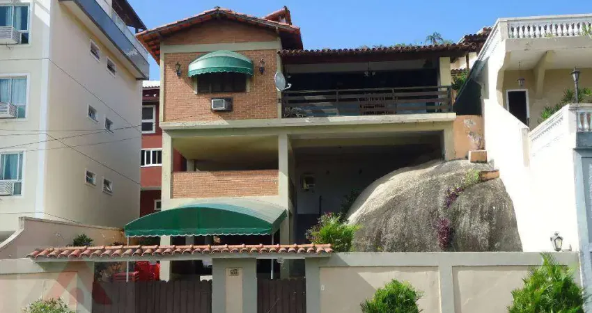 VENDA - Casa com 4 dormitórios. Itaipu - Niterói/RJ