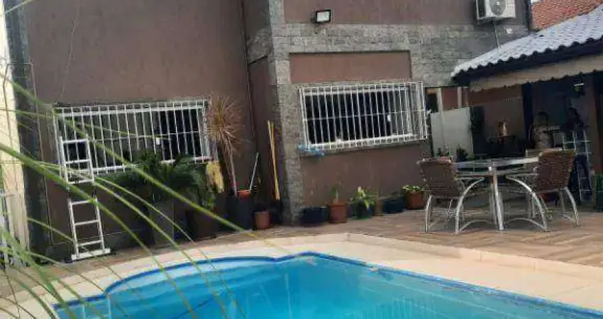 Casa com 3 dormitórios à venda, 240 m² por R$ 980.000,00 - Piratininga - Niterói/RJ