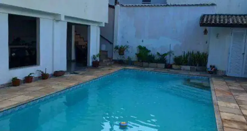 VENDA - Casa com 4 dormitórios. Piratininga - Niterói/RJ