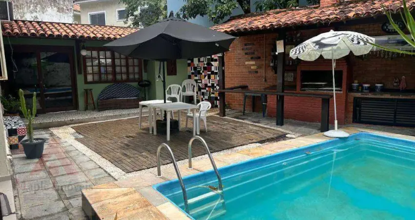 Casa linear em condomínio fechado à venda em Itaipu – Maravista, Niterói | 4 quartos, piscina, loft anexo e lazer completo!