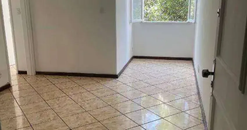 Apartamento arejado à venda no Ingá, Niterói – 2 quartos, dependência completa e localização privilegiada