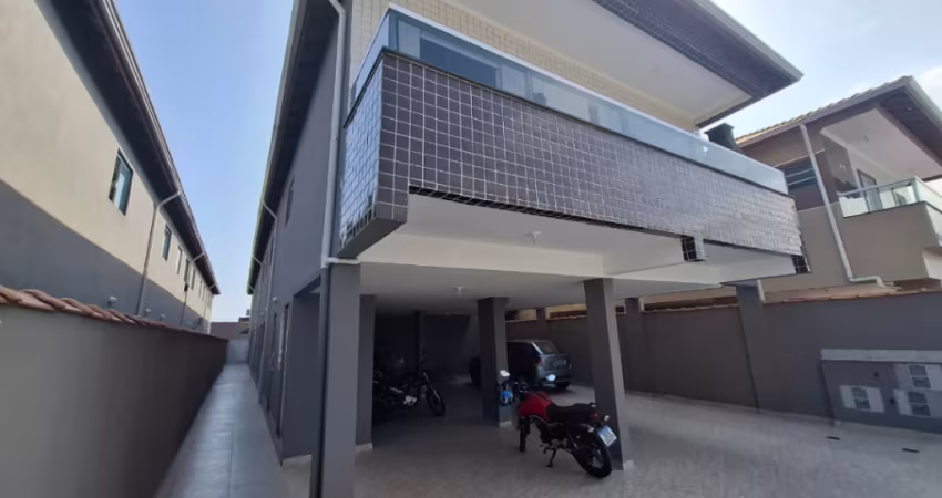 Casa de três dormitórios por preço de apto de um dormitório