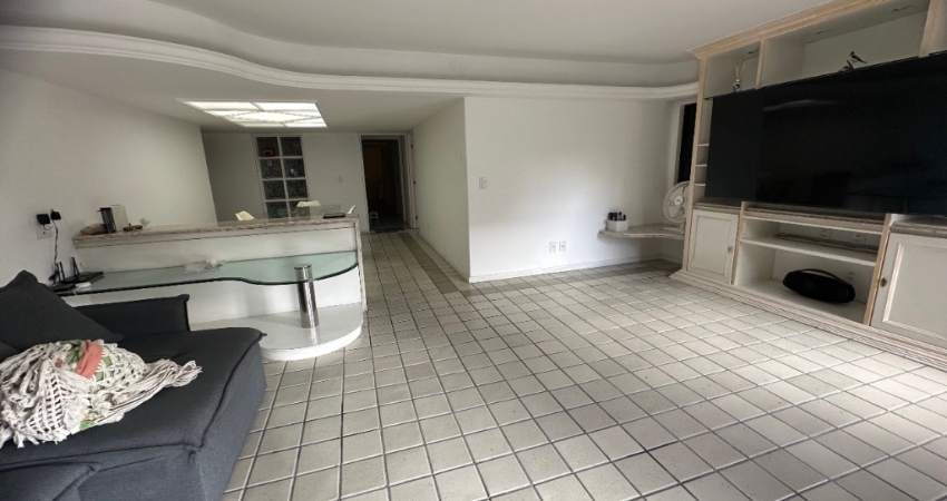 3/4 + gabinete + dependencia, 155m2. a uma QD da praia