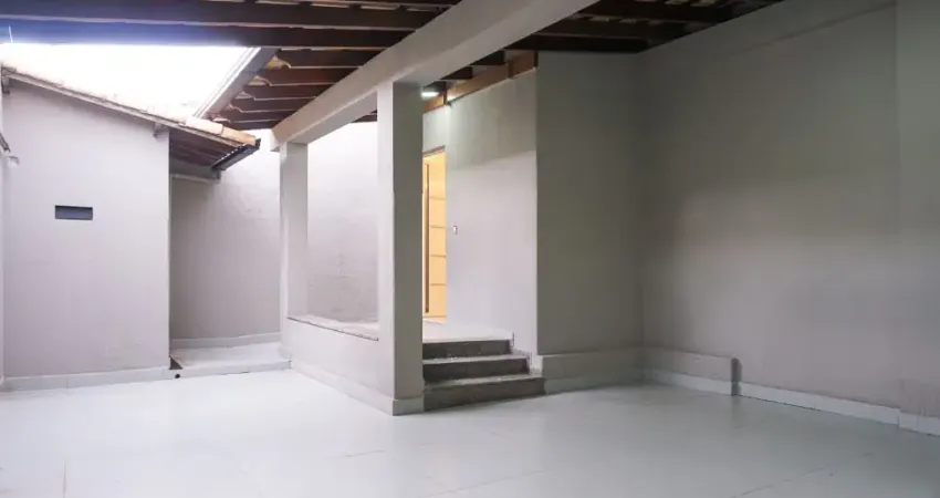 Casa com 3 quartos à venda na Rua Manoel Ascenço Batista, 101, Santa Mônica, Uberlândia