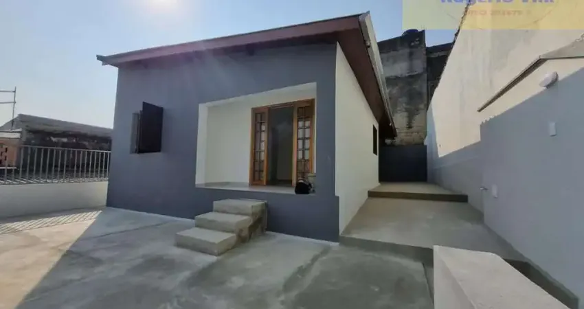 Casa com ótimo aproveitamento do terreno, e quintal grande, 3 quartos em Santo André - Aceita auto como pagamento Iptu barato 190,00 anual