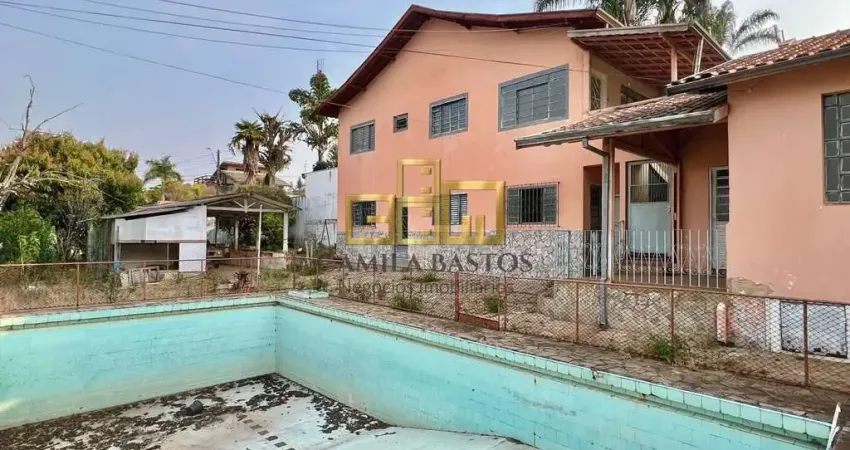 Terreno de 655 m² com edificação de 301 m² à venda no Bortolan - Poços de Caldas/MG
