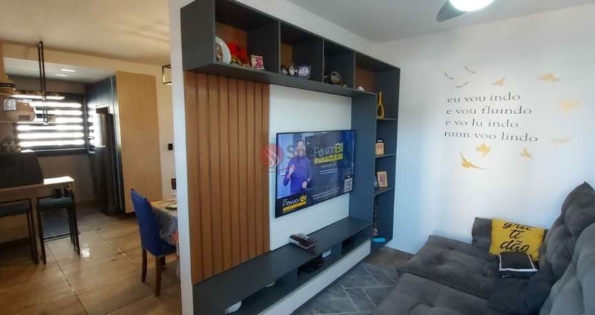 Apartamento de 63 metros com 2 quartos, sacada  e 1 vaga de garagem.