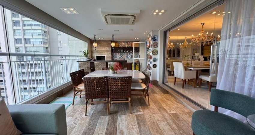 Apartamento na Mooca mobiliado de 180m², com 3 suítes e 3 vagas.