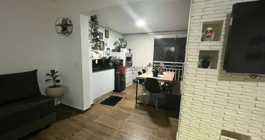 Apartamento na Vila Carrão com varanda gourmet, andar alto.