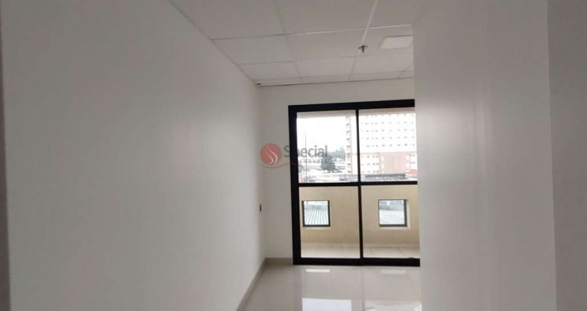 Sala comercial para compra ou locação com 37 metros, 2 banheiros, ótima localização.