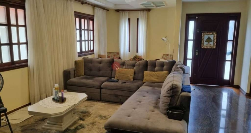 Sobrado na Vila Formosa com 4 quartos, 1 suíte, 6 vagas de garagem.