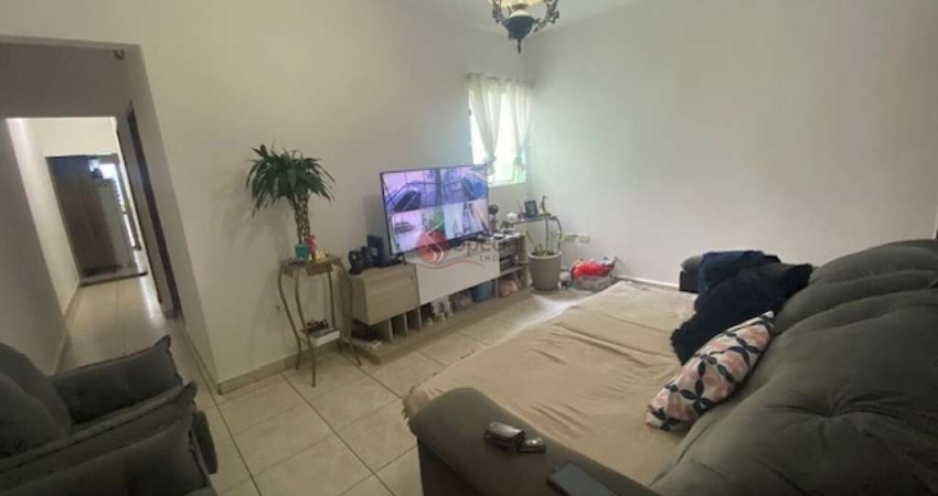 Sobrado no Jardim Maringá sendo 2  casas no mesmo terreno 5x21, com 4 quartos, 3 banheiros e 1 vaga.