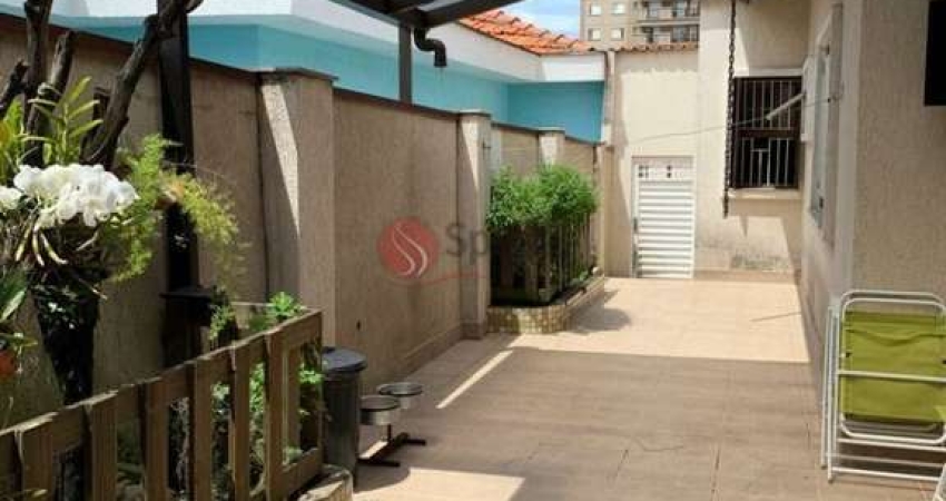 Casa no Alto da Mooca com 3 quartos, 1 suíte e 2 vagas, 190 m² terreno.