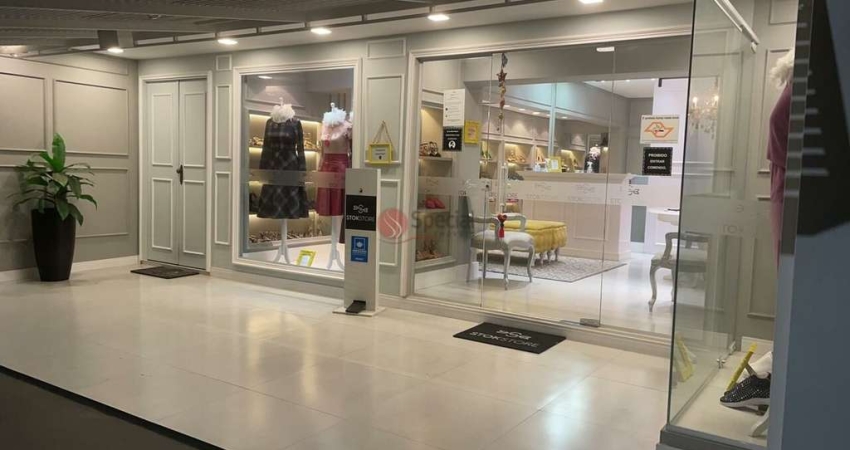 Casa térrea no Tatuapé  totalmente comercial, com loja no local