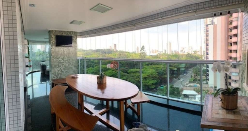 Apartamento alto padrão, 3 suítes, opcão 4 quartos, 8 vagas fixas.