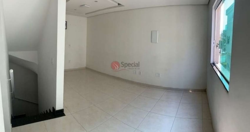 Sobrado de condomínio na Vila Matilde, 2 suítes, 2 vagas, ótima localização