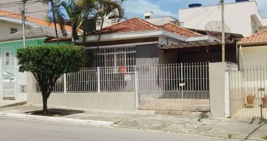 Casa térrea na Vila Carrão à 600 metros da futura estação de Metrô.