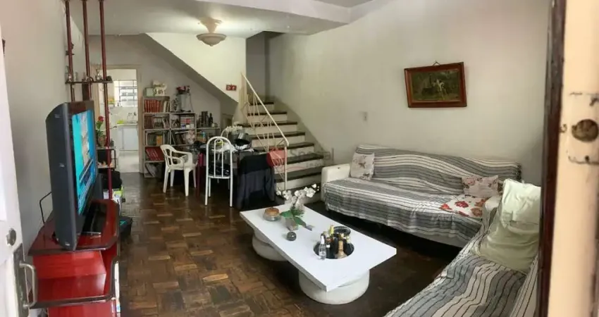 Sobrado para compra no Tatuapé, 2 quartos, 2 banheiros, 1 vaga e um quarto  com banheiro nos fundos