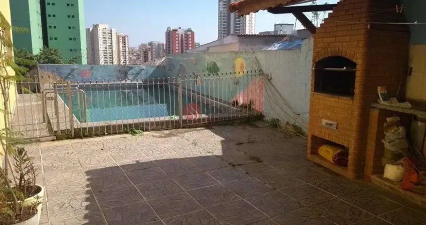 Sobrado com piscina, churrasqueira , 4 quartos, 2 suítes , 6 vagas .